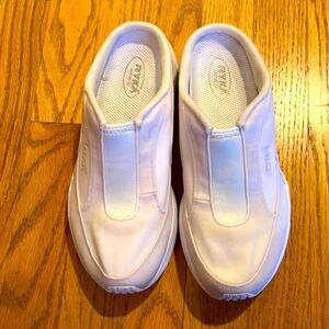 Ryka Ivory/Cream & White Round Toe SlipOn Comfort Walk Nitracel Mule Sneakers-7W